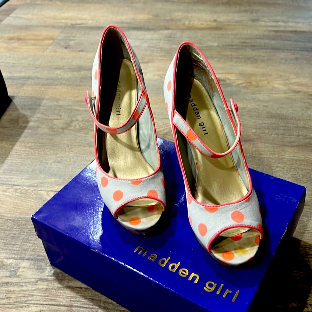 Madden Girl polka dot heals in coral and tan